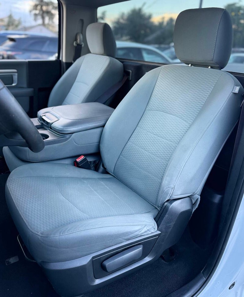 Ram 1500 Vehicle Full-screen Gallery Image 12