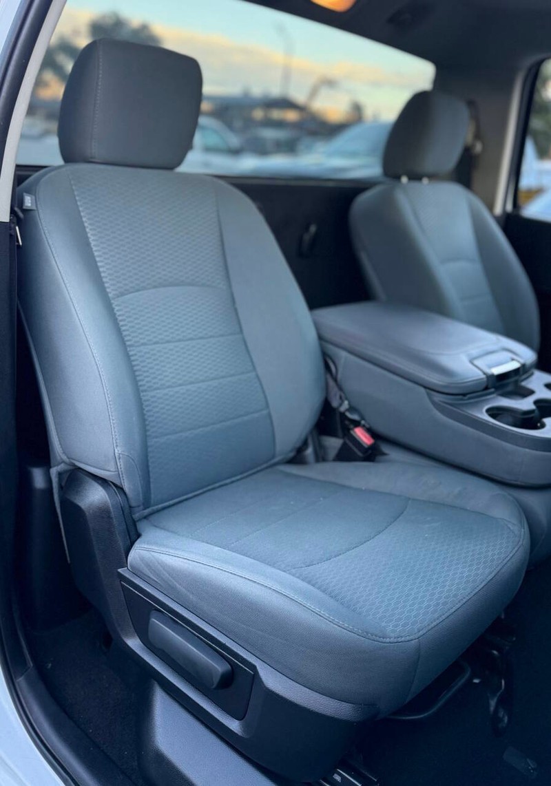 Ram 1500 Vehicle Full-screen Gallery Image 14