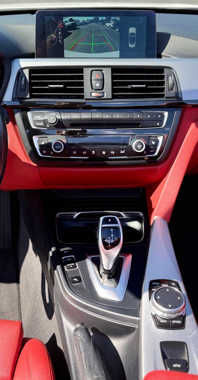 BMW 4 Series Vehicle Full-screen Gallery Image 10