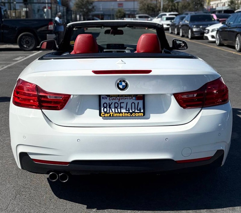 BMW 4 Series Vehicle Full-screen Gallery Image 05