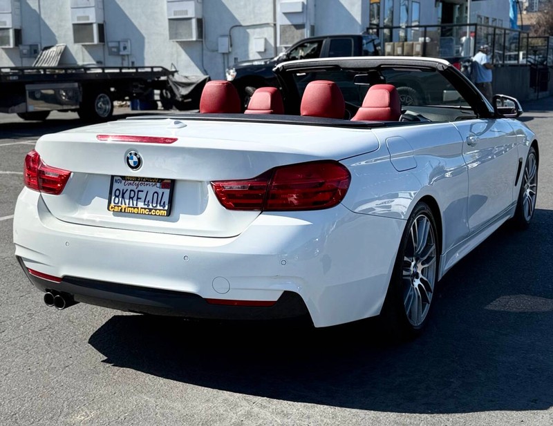 BMW 4 Series Vehicle Full-screen Gallery Image 06