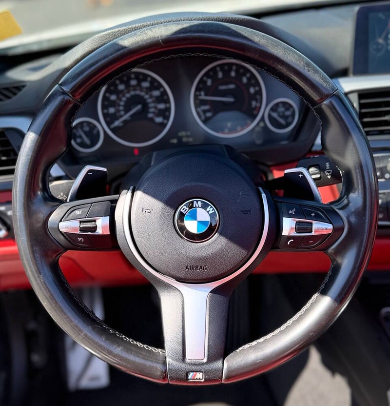 BMW 4 Series Vehicle Full-screen Gallery Image 09