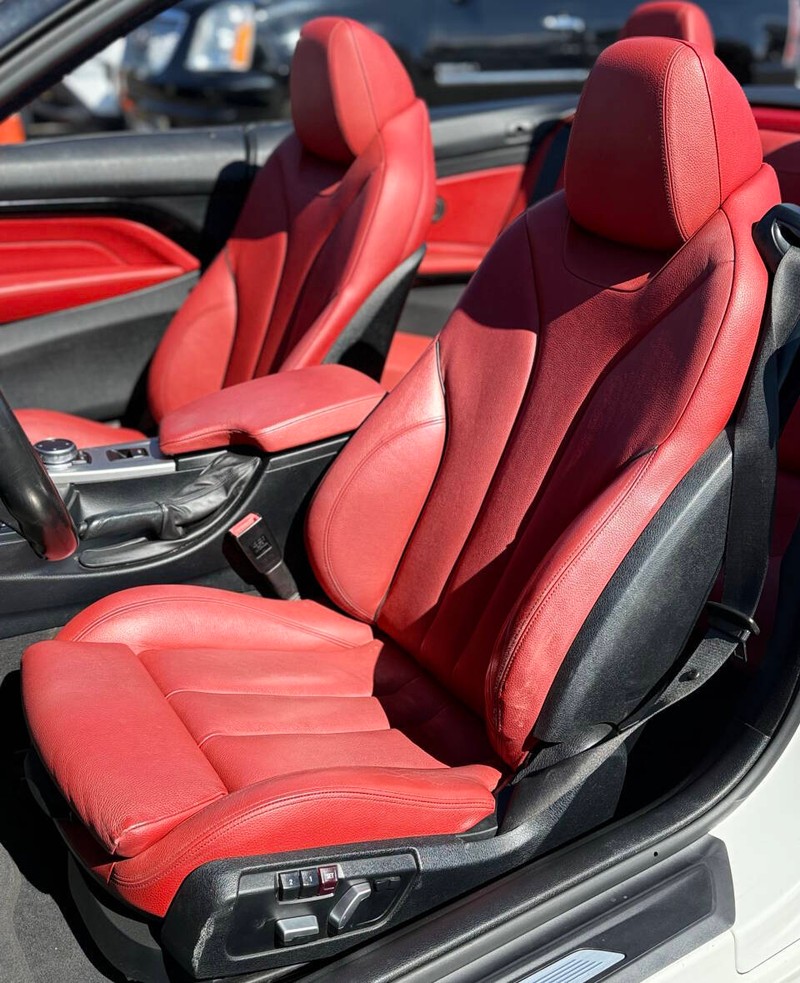 BMW 4 Series Vehicle Full-screen Gallery Image 12