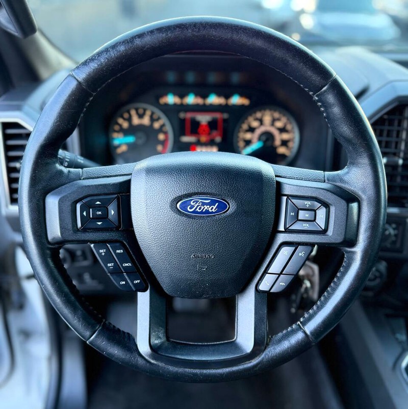 Ford F-150 Vehicle Full-screen Gallery Image 10