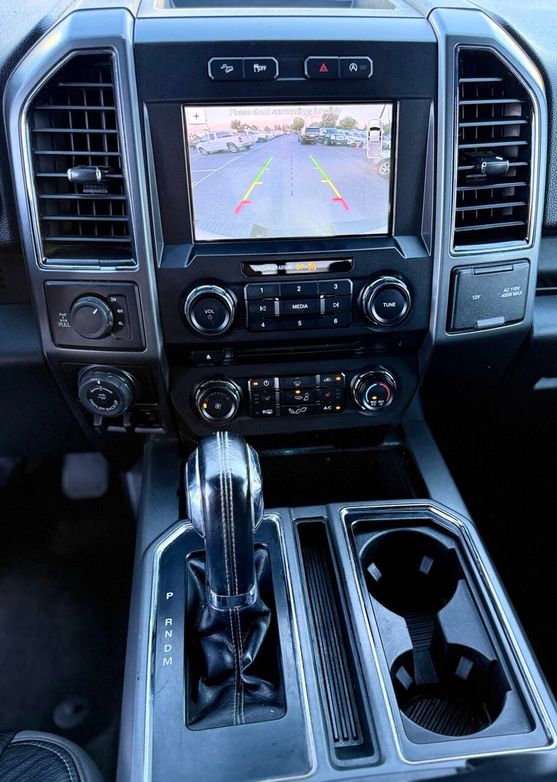 Ford F-150 Vehicle Full-screen Gallery Image 11