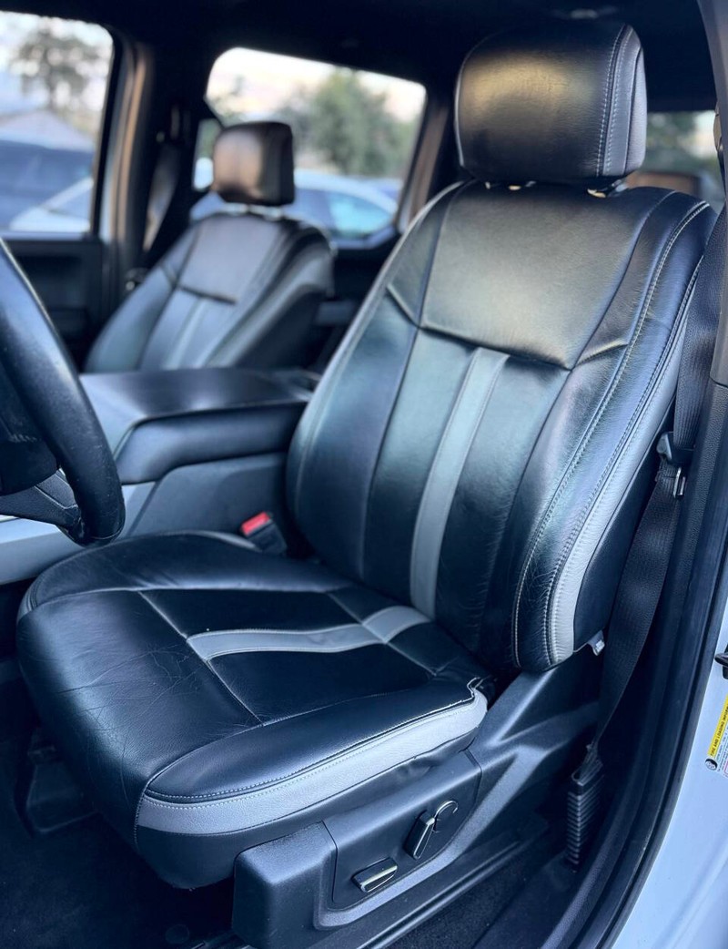 Ford F-150 Vehicle Full-screen Gallery Image 12