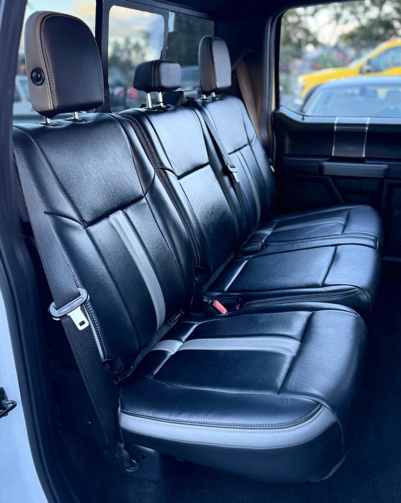 Ford F-150 Vehicle Full-screen Gallery Image 14