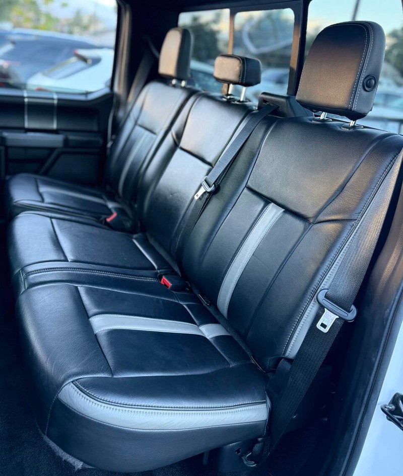 Ford F-150 Vehicle Full-screen Gallery Image 15
