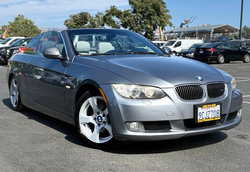 BMW 3 Series Vehicle Full-screen Gallery Image 04