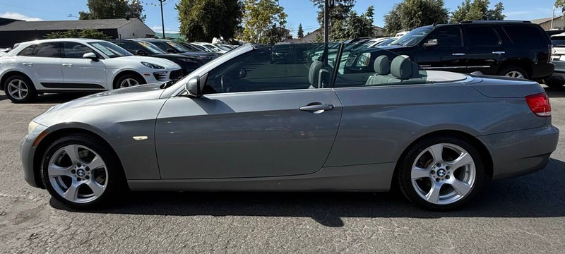 BMW 3 Series Vehicle Full-screen Gallery Image 12