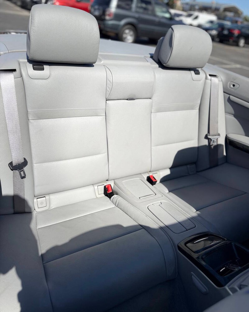BMW 3 Series Vehicle Full-screen Gallery Image 14