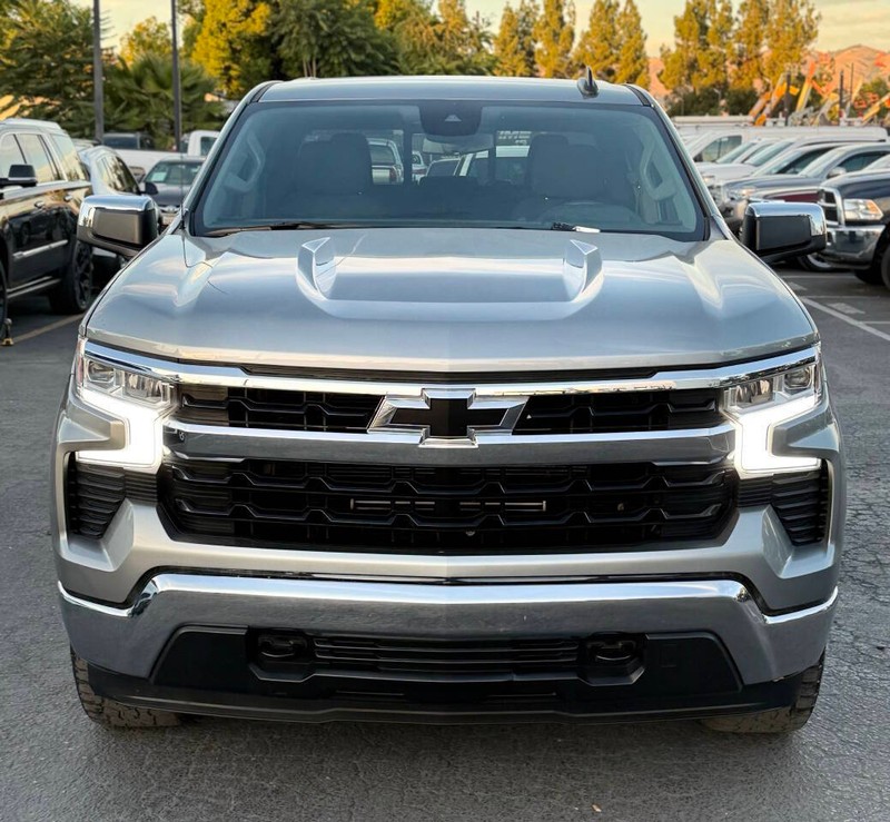 Chevrolet Silverado 1500 Vehicle Full-screen Gallery Image 02