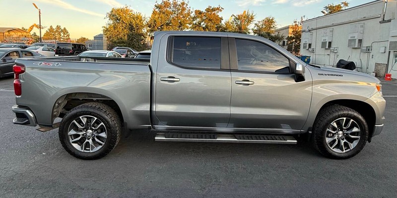 Chevrolet Silverado 1500 Vehicle Full-screen Gallery Image 07