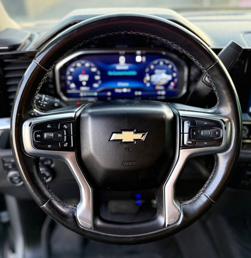 Chevrolet Silverado 1500 Vehicle Full-screen Gallery Image 10