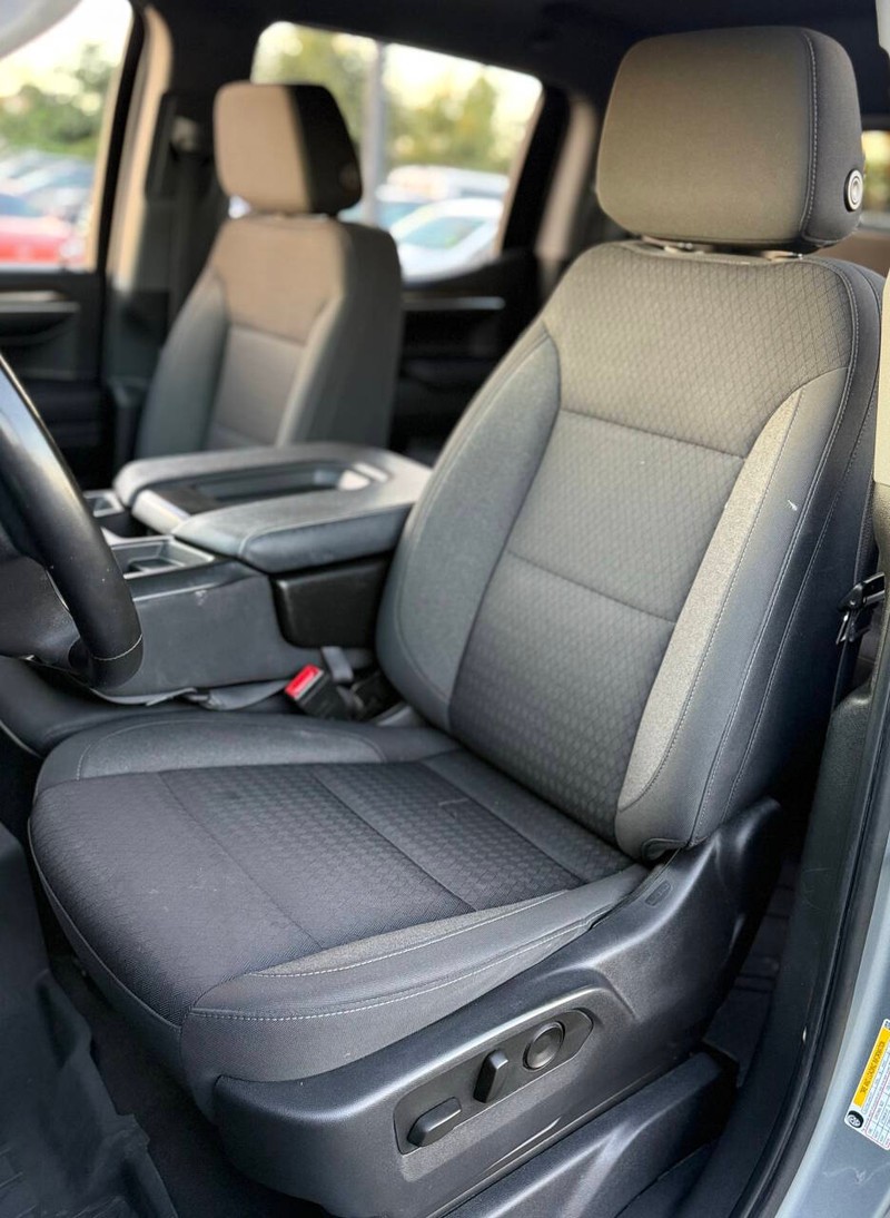 Chevrolet Silverado 1500 Vehicle Full-screen Gallery Image 12