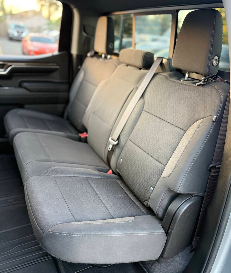 Chevrolet Silverado 1500 Vehicle Full-screen Gallery Image 15