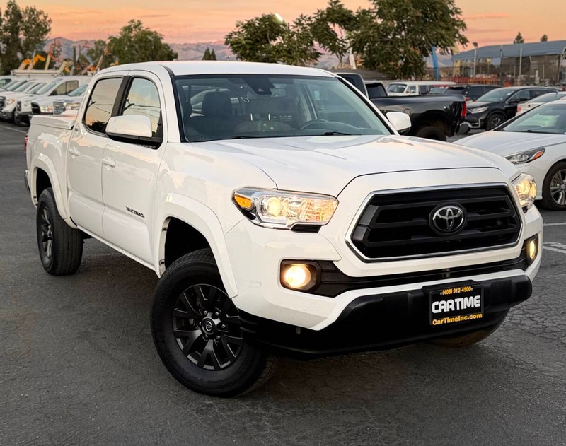 Toyota Tacoma 4WD Vehicle Full-screen Gallery Image 03