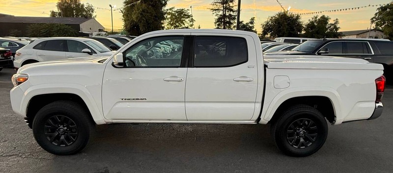Toyota Tacoma 4WD Vehicle Full-screen Gallery Image 10