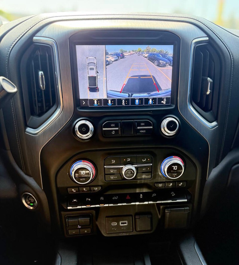 GMC Sierra 1500 Vehicle Full-screen Gallery Image 09