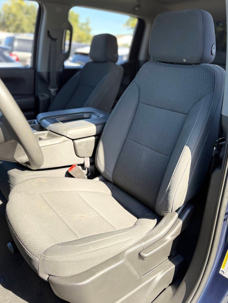 Chevrolet Silverado 1500 Vehicle Full-screen Gallery Image 12