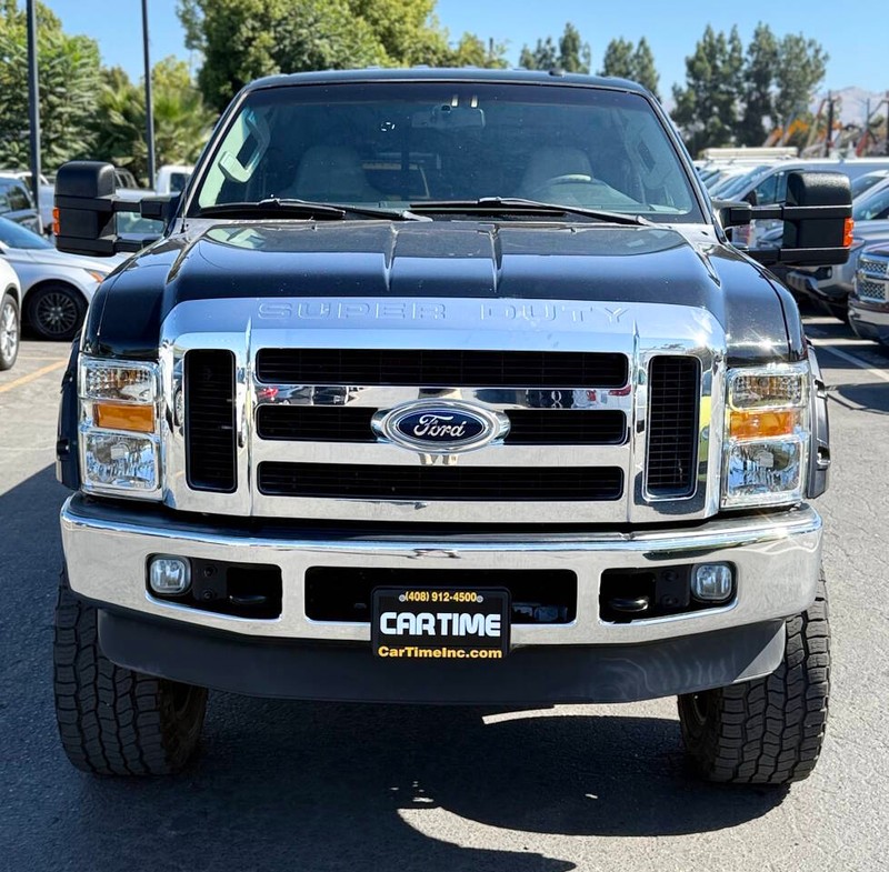 Ford Super Duty F-350 SRW Vehicle Full-screen Gallery Image 02