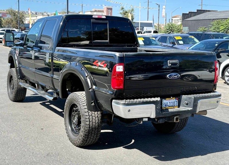Ford Super Duty F-350 SRW Vehicle Full-screen Gallery Image 05
