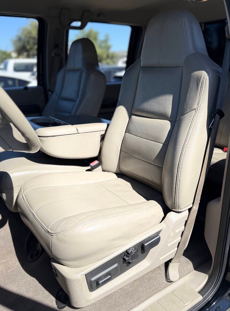 Ford Super Duty F-350 SRW Vehicle Full-screen Gallery Image 13