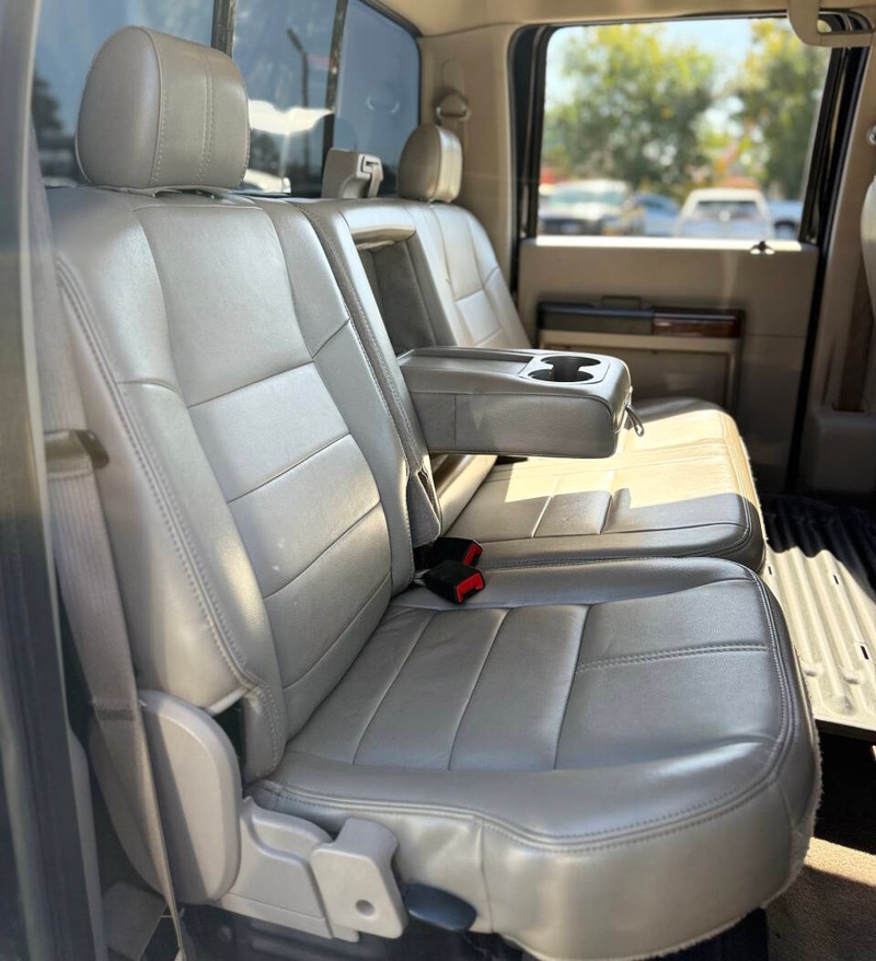Ford Super Duty F-350 SRW Vehicle Full-screen Gallery Image 15