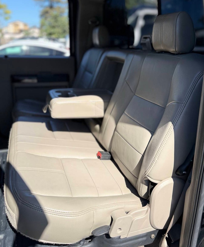 Ford Super Duty F-350 SRW Vehicle Full-screen Gallery Image 16
