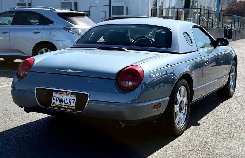 Ford Thunderbird Vehicle Full-screen Gallery Image 04