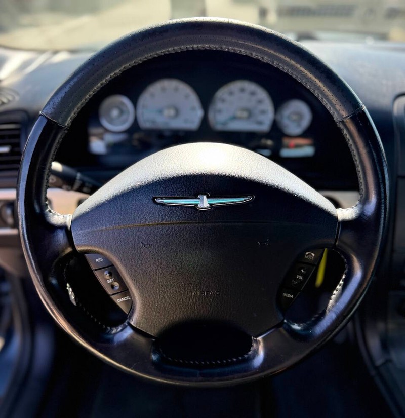 Ford Thunderbird Vehicle Full-screen Gallery Image 08
