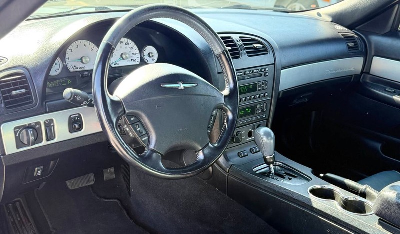 Ford Thunderbird Vehicle Full-screen Gallery Image 09