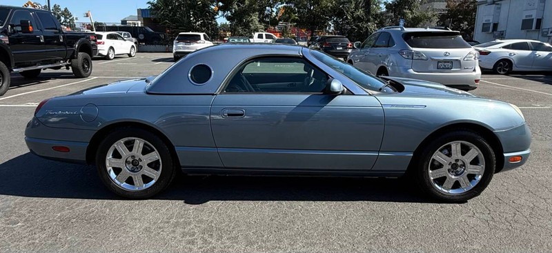 Ford Thunderbird Vehicle Full-screen Gallery Image 12
