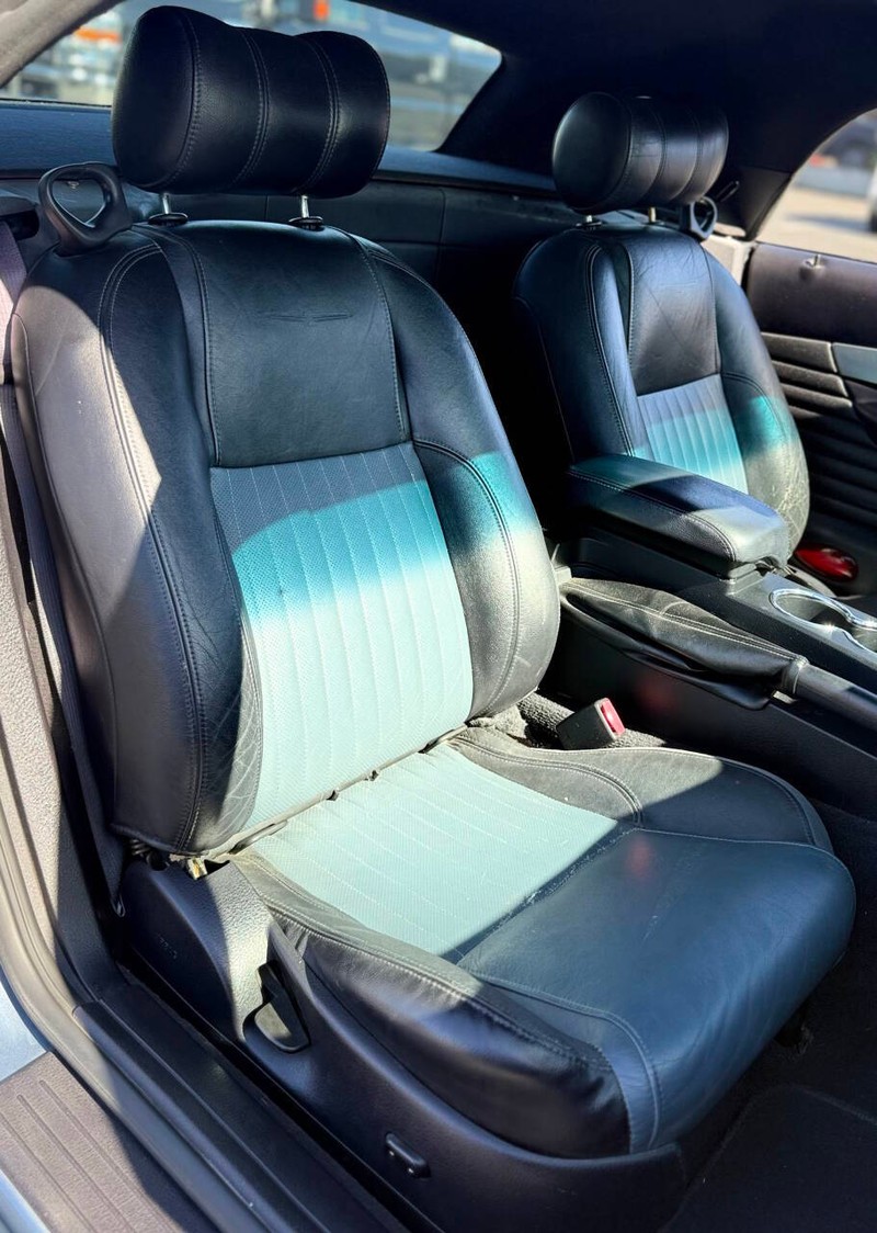 Ford Thunderbird Vehicle Full-screen Gallery Image 13