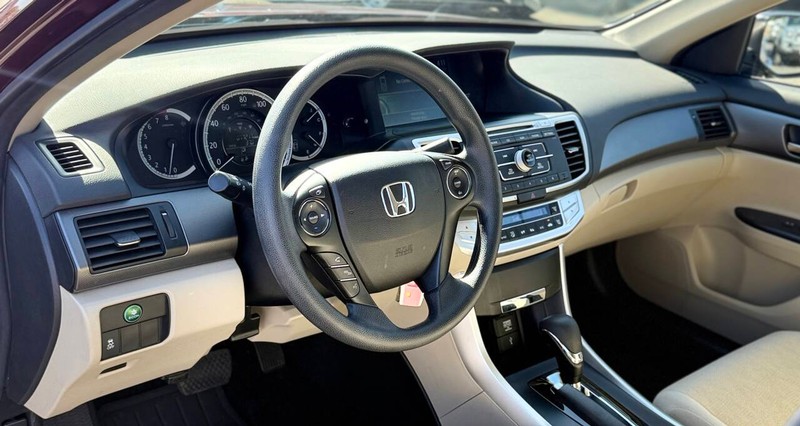 Honda Accord Sedan Vehicle Full-screen Gallery Image 09