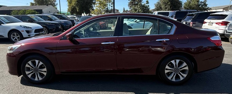 Honda Accord Sedan Vehicle Full-screen Gallery Image 10