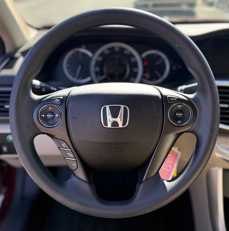 Honda Accord Sedan Vehicle Full-screen Gallery Image 11