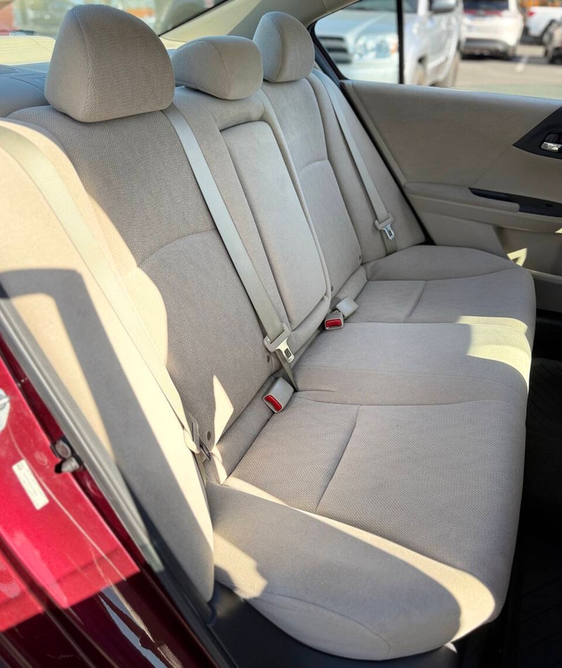 Honda Accord Sedan Vehicle Full-screen Gallery Image 15