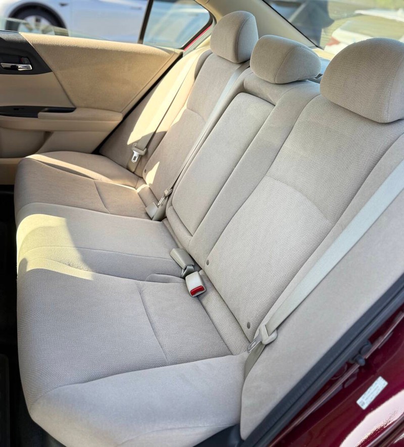 Honda Accord Sedan Vehicle Full-screen Gallery Image 16
