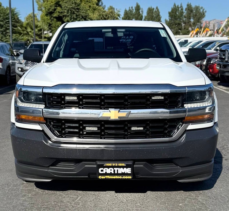 Chevrolet Silverado 1500 Vehicle Full-screen Gallery Image 03