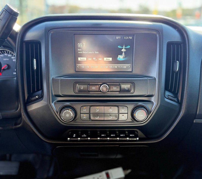 Chevrolet Silverado 1500 Vehicle Full-screen Gallery Image 11