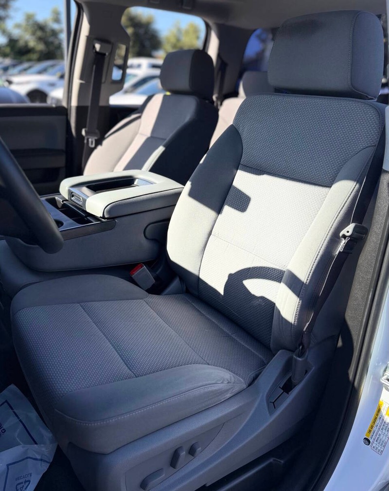 Chevrolet Silverado 1500 Vehicle Full-screen Gallery Image 13