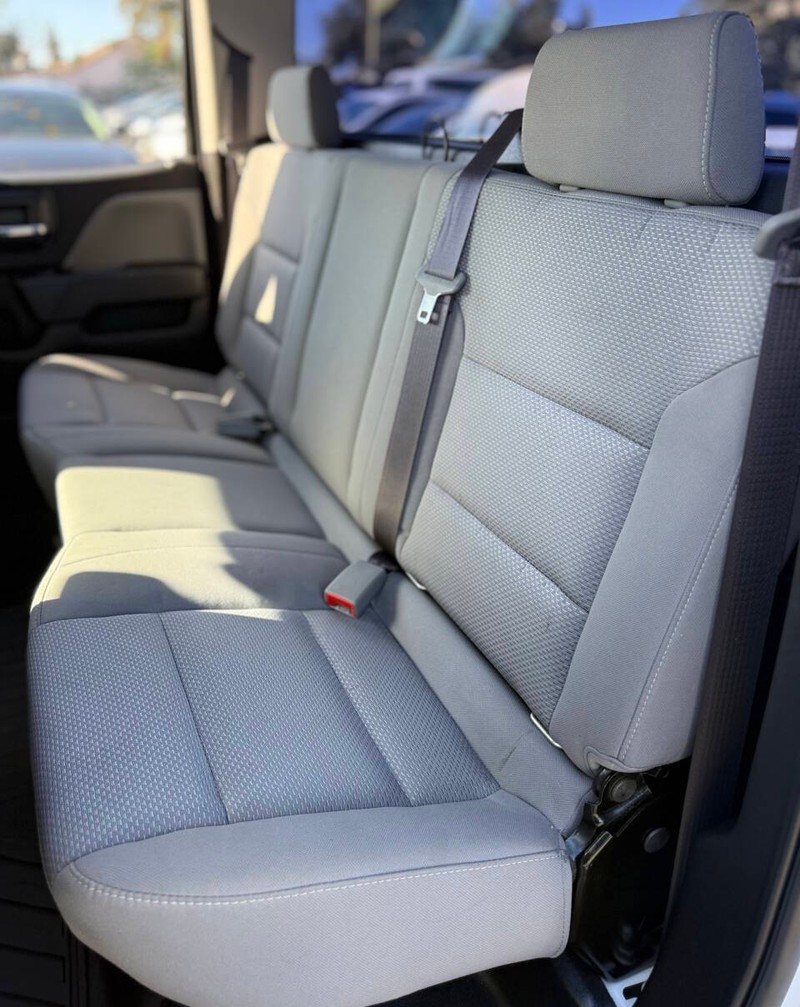 Chevrolet Silverado 1500 Vehicle Full-screen Gallery Image 16