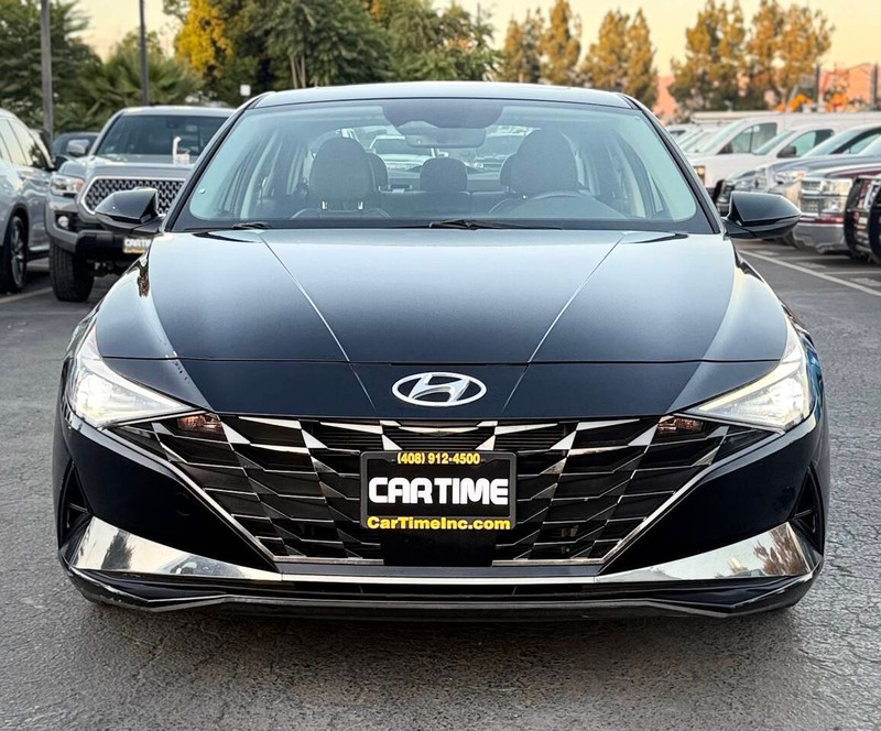 Hyundai Elantra Hybrid Vehicle Full-screen Gallery Image 02