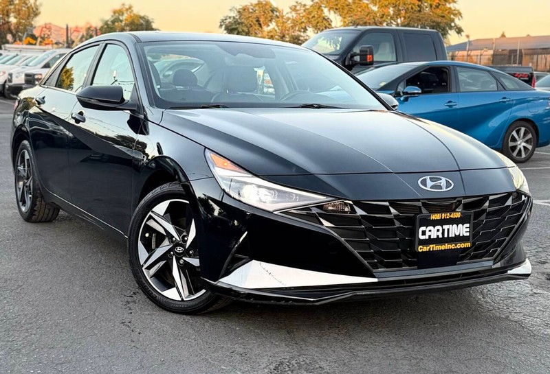 Hyundai Elantra Hybrid Vehicle Full-screen Gallery Image 03