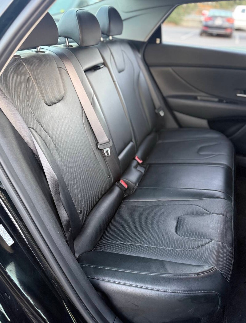 Hyundai Elantra Hybrid Vehicle Full-screen Gallery Image 14