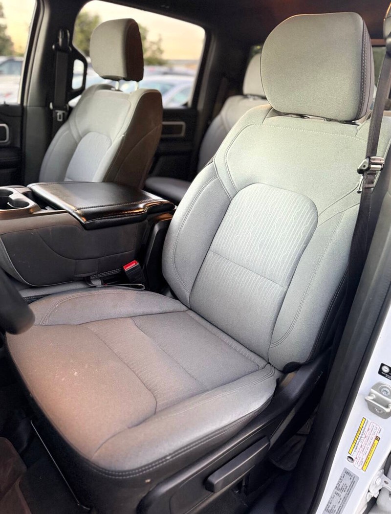 Ram 1500 Vehicle Full-screen Gallery Image 12