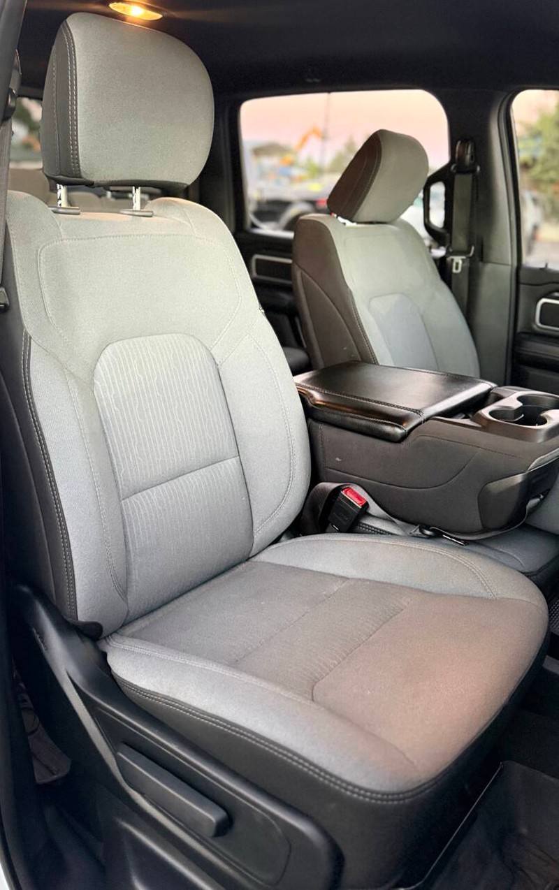 Ram 1500 Vehicle Full-screen Gallery Image 13