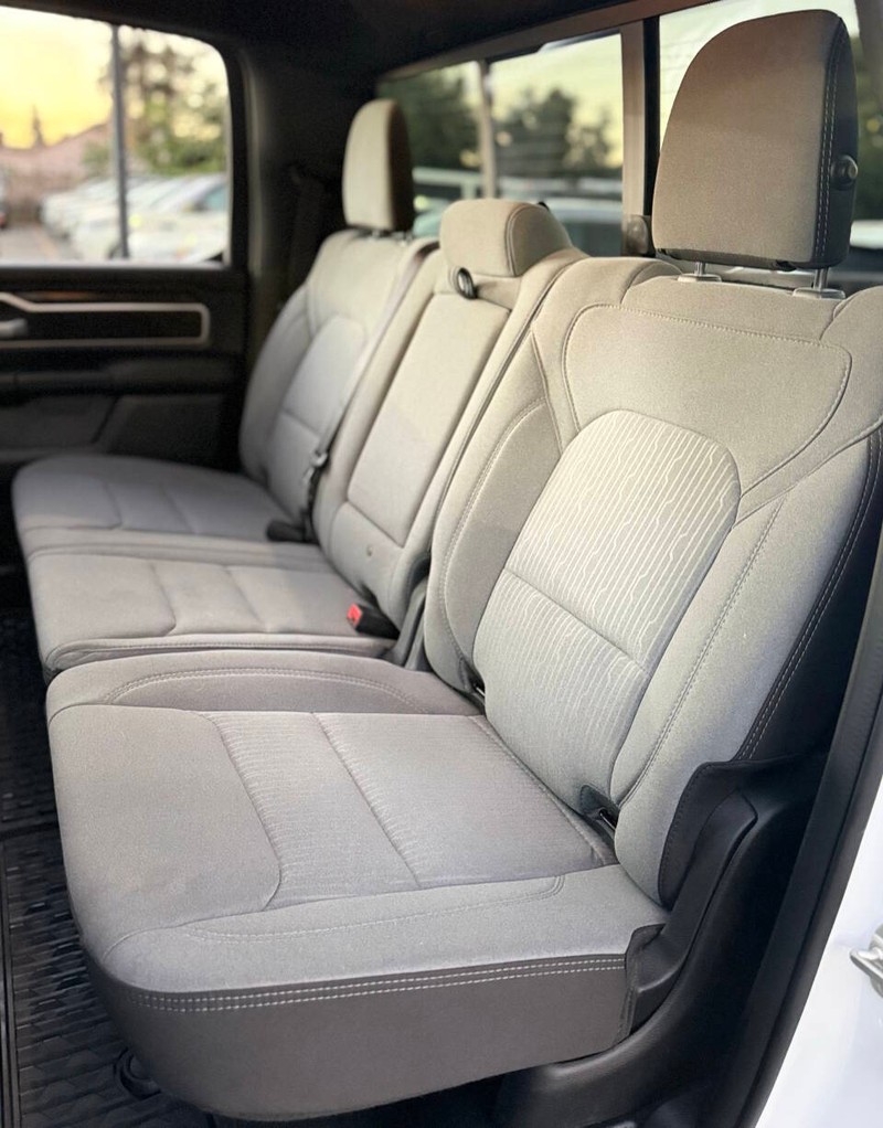 Ram 1500 Vehicle Full-screen Gallery Image 15