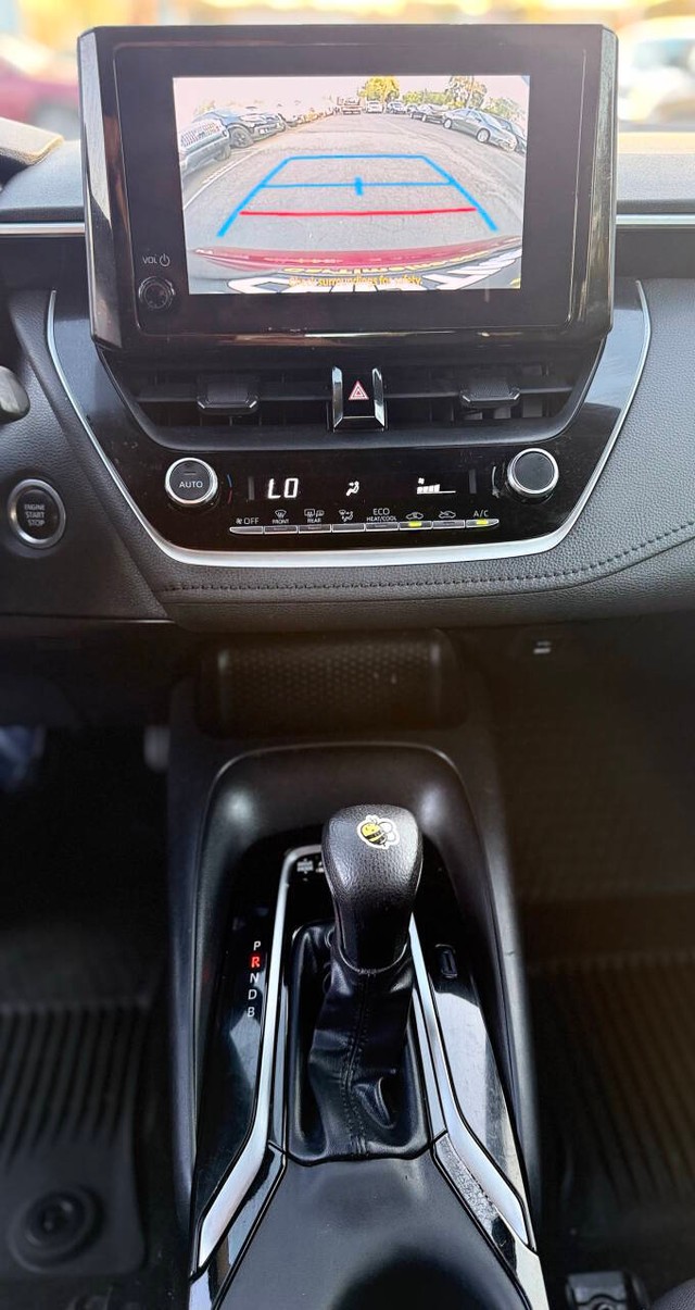 Toyota Corolla Vehicle Full-screen Gallery Image 11
